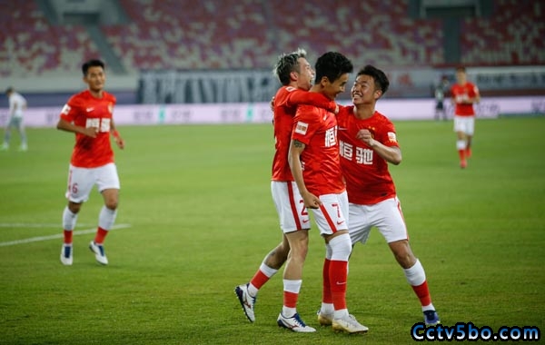 杨立瑜首球双方一人染红 广州1-0擒河北